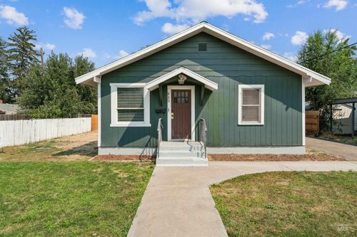 220 Lone Star Rd, Nampa, ID, 83651-2504 | Card Image
