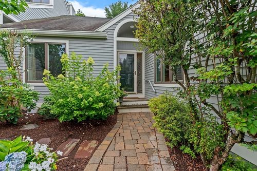 64-64 Pickwick Way, Wayland, MA, 01778-3848 | Card Image