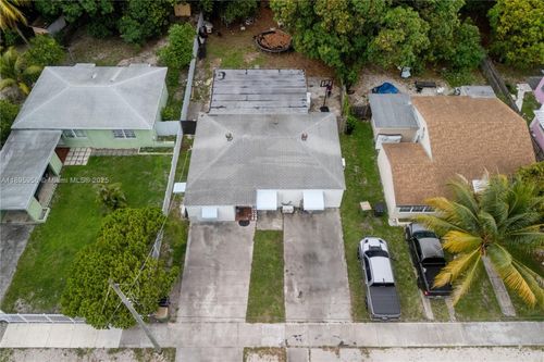 625 Ne 130th St, North Miami, FL, 33161-7524 | Card Image