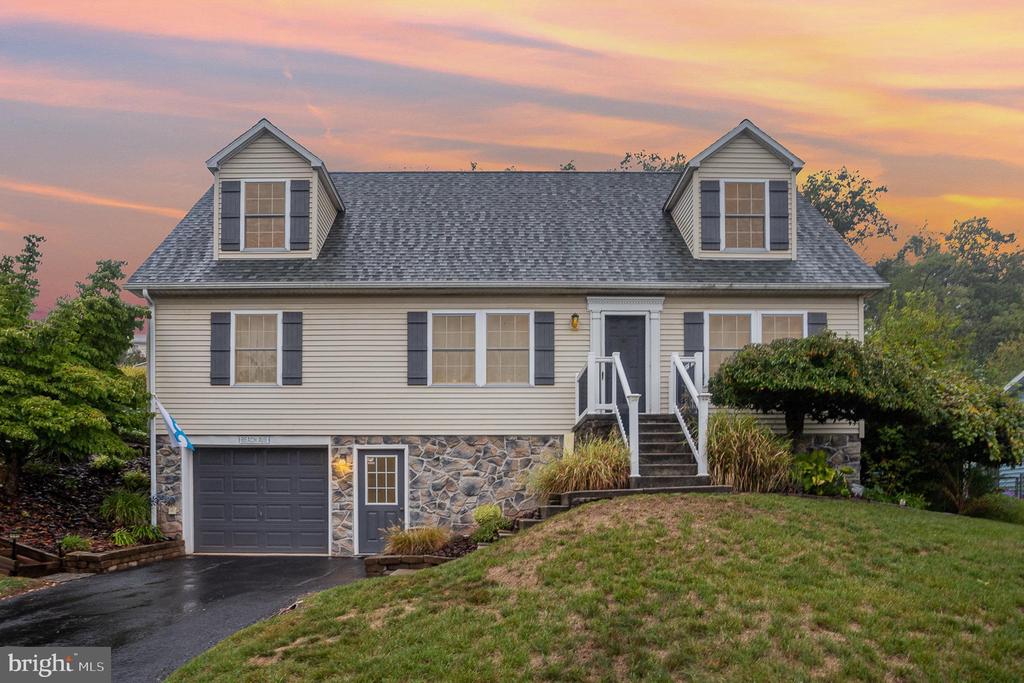 Rebecca Dr, York Haven, PA 17370
