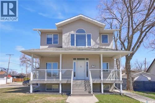 1095 6th Ave Nw, Moose Jaw, SK, S6H4A5 | Card Image