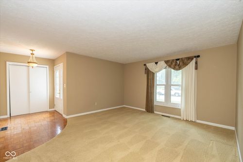 8104 Tanager Ln, Indianapolis, IN, 46256-1724 | Card Image