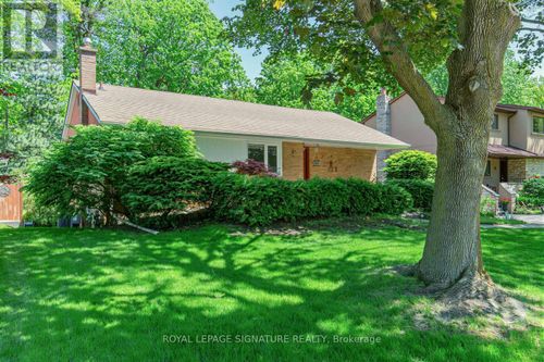 69 Greenland Rd, North York, ON, M3C1N4 | Card Image