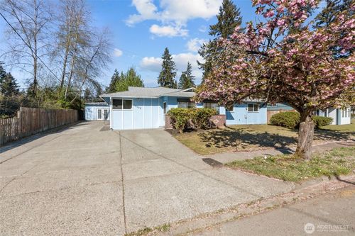 16022 126th Ave Se, Renton, WA, 98058-5561 | Card Image