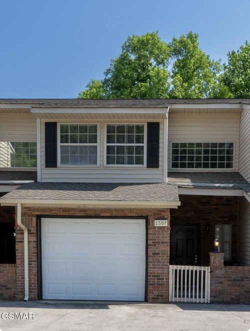 1307 Mountain Meadows Way, Sevierville, TN, 37862-9310 | Card Image