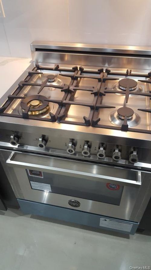 apt-2a-158 Union Tpke, Fresh Meadows, NY, 11366-1081 | Card Image