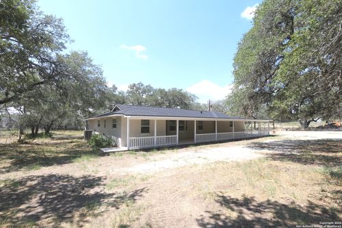 1116 Hummingbird Ln, Adkins, TX, 78101-2710 | Card Image