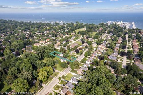 84 Vernier Rd, Grosse Pointe Shores, MI, 48236-1517 | Card Image