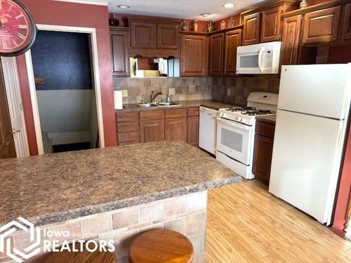 2109 E Spruce St, Algona, IA, 50511-1422 | Card Image