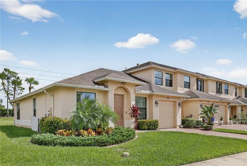 10109 W Villa Cir, Vero Beach, FL, 32966-3131 | Card Image