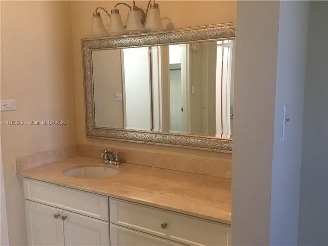 APT-305 - 9225 Collins Ave, Condo with 1 bedrooms, 2 bathrooms and null parking in Surfside FL | Image 4