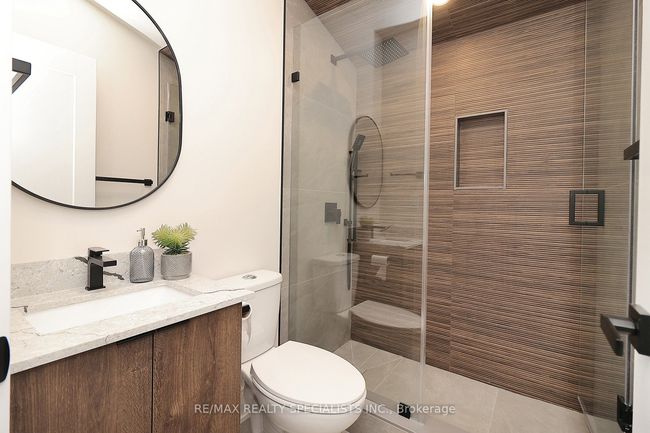 1046 Roosevelt Rd, House attached with 5 bedrooms, 6 bathrooms and 2 parking in Mississauga ON | Image 44