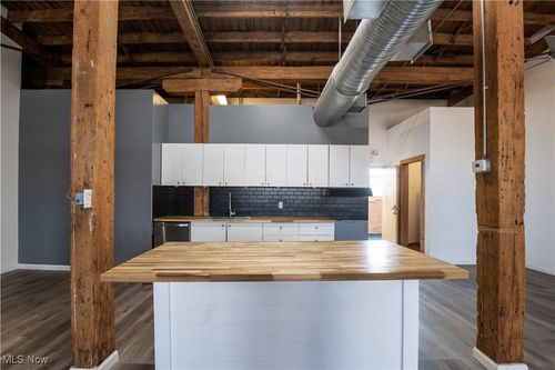 202-3849 Lakeside Ave E, Cleveland, OH, 44114-3843 | Card Image