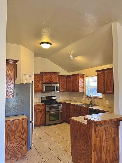 929 Eagle Cliff Dr, Norman, OK, 73072-8414 | Card Image