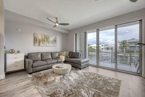 220-1709 N Tamiami Trl, SARASOTA, FL, 34234-8340 | Card Image