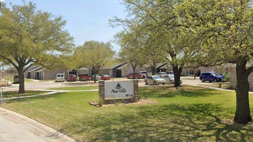 112 Dixon Dr, Devine, TX, 78016-1801 | Card Image