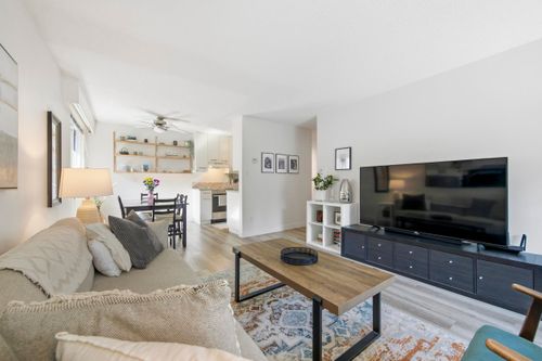203-270 W 3rd St, North Vancouver, BC, V7M1G1 | Card Image