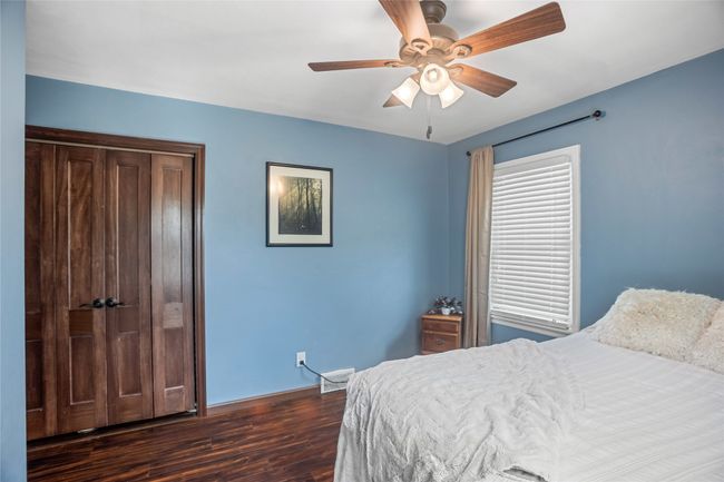 1034 66 Th St, Home with 4 bedrooms, 3 bathrooms and null parking in Windsor Heights IA | Image 5