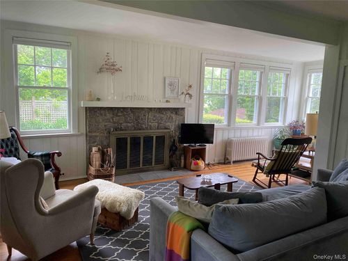 161 15th Ave, Sea Cliff, NY, 11579-1042 | Card Image