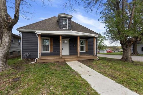 10 W Broadway St, Higginsville, MO, 64037-1939 | Card Image