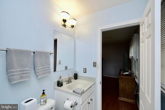 6690 Old Blacksmith Dr, House other with 5 bedrooms, 3 bathrooms and null parking in BURKE VA | Image 28