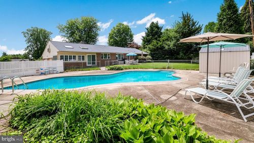1061 George Rd, Meadowbrook, PA, 19046-1107 | Card Image