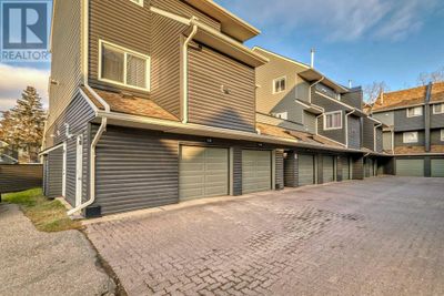 54 Glamis Green Sw, Townhouse with 4 bedrooms, 2 bathrooms and 1 parking in Calgary AB | Image 2