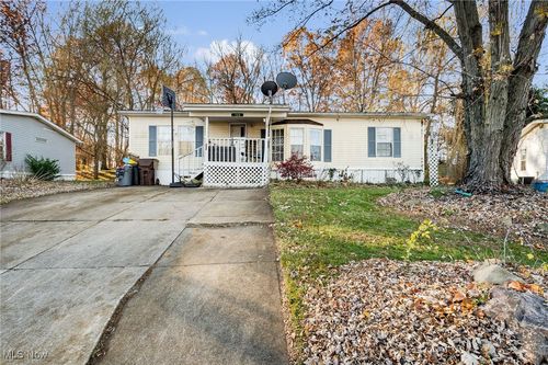 132 Thomas Blvd Nw, Massillon, OH, 44647-9107 | Card Image