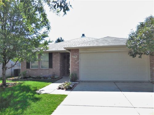 5721 Thoroughbred Trl, Denton, TX, 76210-0431 | Card Image