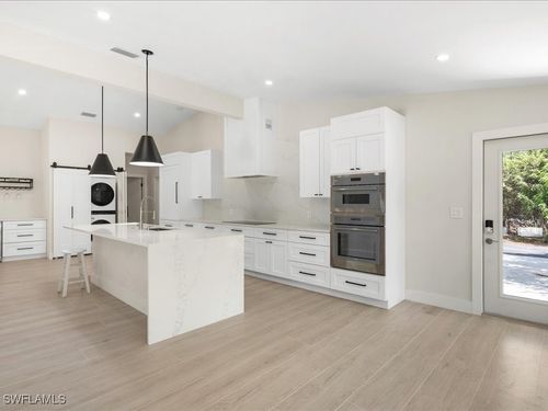 6800 Bottlebrush Ln, NAPLES, FL, 34109-3818 | Card Image