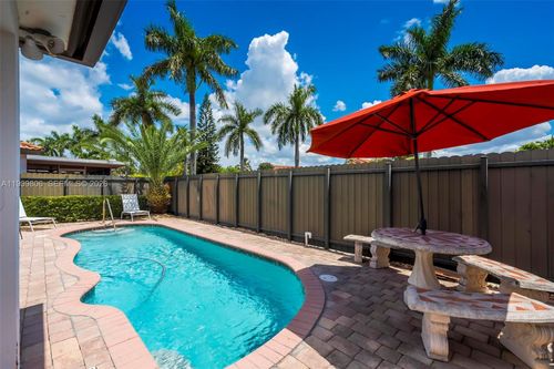 945 Nw 132nd Ave W, Miami, FL, 33182 | Card Image