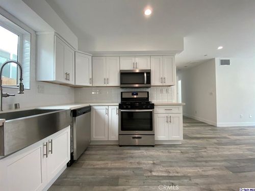 5645 Willowcrest, North Hollywood, CA, 91601 | Card Image