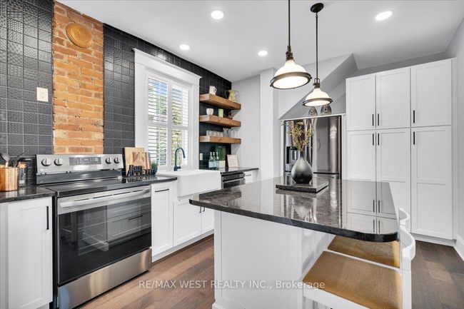 206 Howard Park Ave, House other with 5 bedrooms, 4 bathrooms and null parking in Toronto ON | Image 15