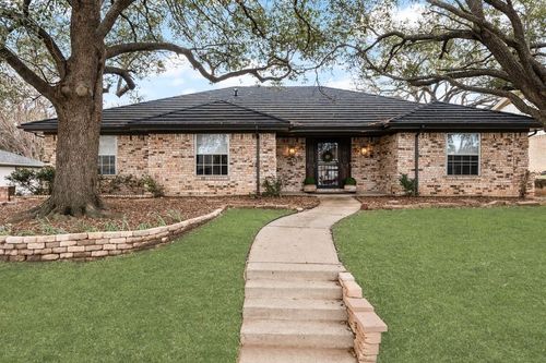 409 Circleview Dr N, Hurst, TX, 76054-3520 | Card Image