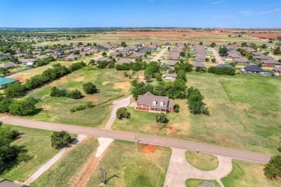 1227 Stout Dr Nw, House other with 3 bedrooms, 2 bathrooms and null parking in Piedmont OK | Image 1