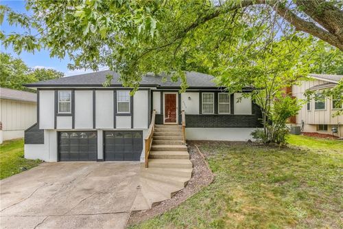 2972 Iva Dr, Independence, MO, 64057-2229 | Card Image