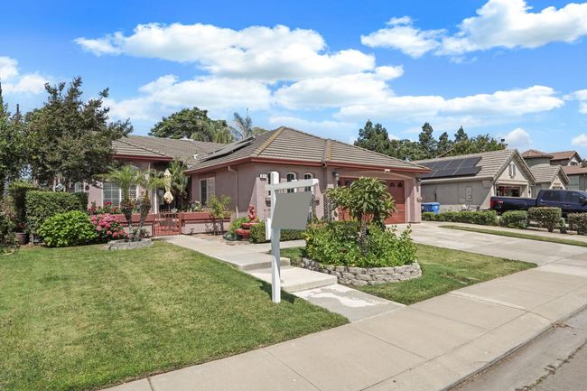 573 Fribourg Ln, House other with 3 bedrooms, 2 bathrooms and null parking in Manteca CA | Image 7