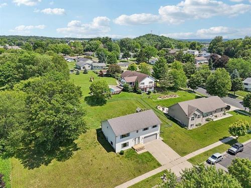 1922 Amanda Dr, Reedsburg, WI, 53959-2238 | Card Image