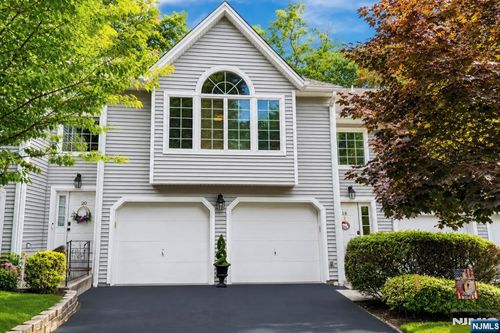 18 Bradshaw Ct, Hillsdale, NJ, 07642-2452 | Card Image