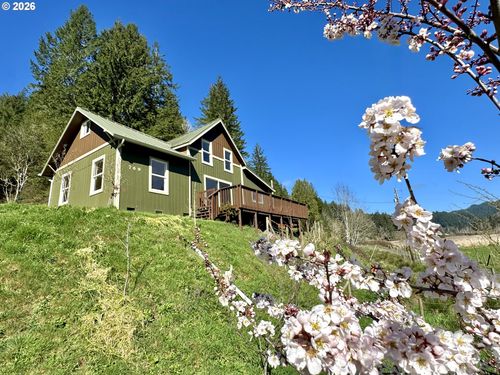 769 Deans Creek Rd, Reedsport, OR, 97467-9771 | Card Image