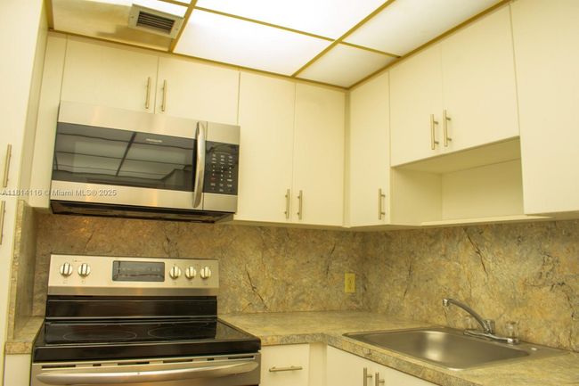 APT-408 - 2651 S Course Dr, Condo with 2 bedrooms, 2 bathrooms and null parking in Pompano Beach FL | Image 15