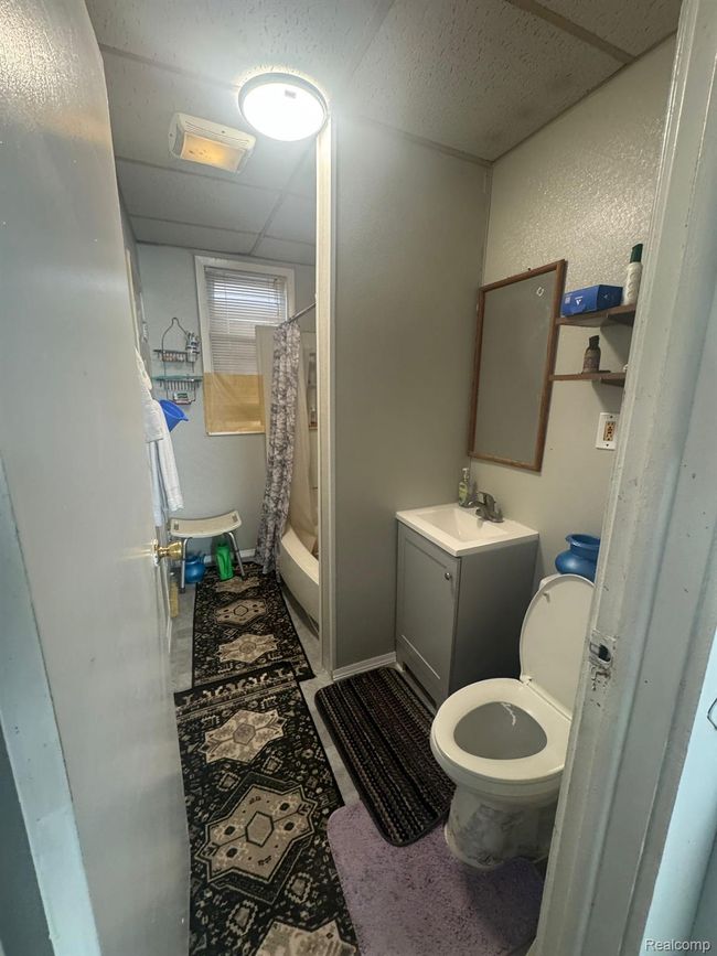 2340 Commor St, Home with 0 bedrooms, 2 bathrooms and null parking in Hamtramck MI | Image 9