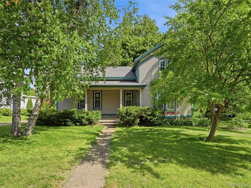 69 E Burdick St, Oxford, MI, 48371-4926 | Card Image