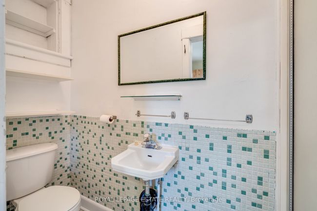 54 Kenilworth Ave, House attached with 3 bedrooms, 3 bathrooms and 2 parking in Toronto ON | Image 34
