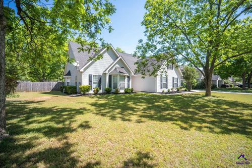 111 Grove Ln, Kathleen, GA, 31047-2256 | Card Image