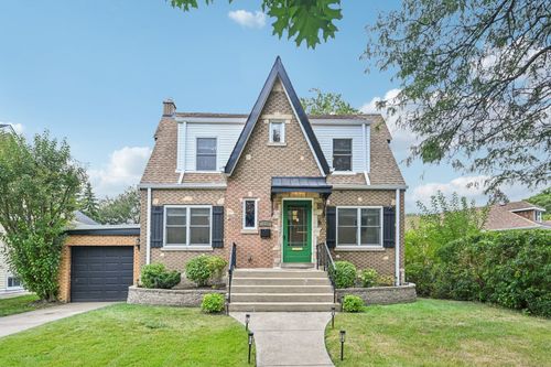 135 Northgate Rd, Riverside, IL, 60546-1640 | Card Image