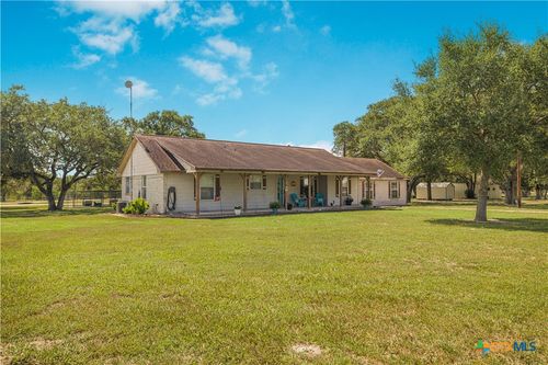 104 Deer Trail Ln, Goliad, TX, 77963-3343 | Card Image
