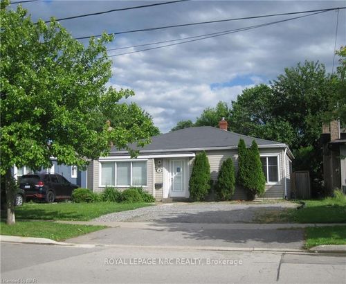 29 Grapeview Dr, Saint Catharines, ON, L2S2W4 | Card Image