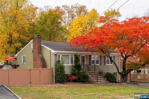 124 Lower Notch Rd, Little Falls, NJ, 07424-1844 | Card Image