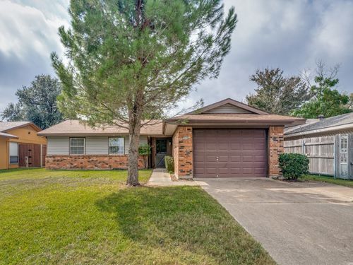 5545 Valley Mills Dr, Garland, TX, 75043-5449 | Card Image